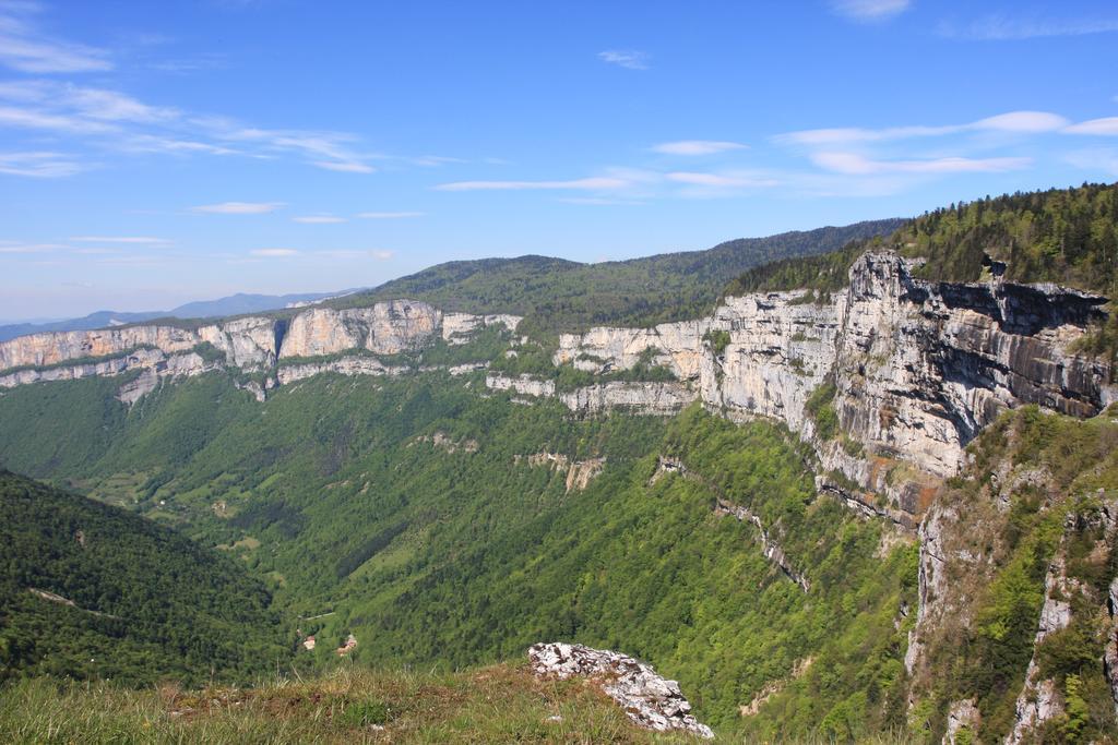 Roulottes Au Pied Du Vercors Saint-Jean-en-Royans Exteriör bild